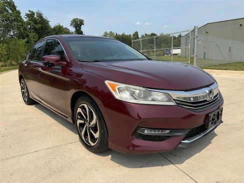 Used 2017 Honda Accord EX image 9
