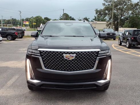 Used 2024 Cadillac Escalade Luxury AWD/4WD image 2