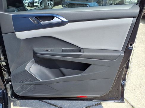 Used 2022 Volkswagen Taos SE image 12