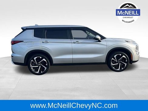 Used 2022 Mitsubishi Outlander SE image 8