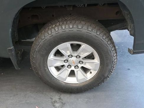 Used 2025 Chevrolet Silverado 1500 LT AWD/4WD image 13
