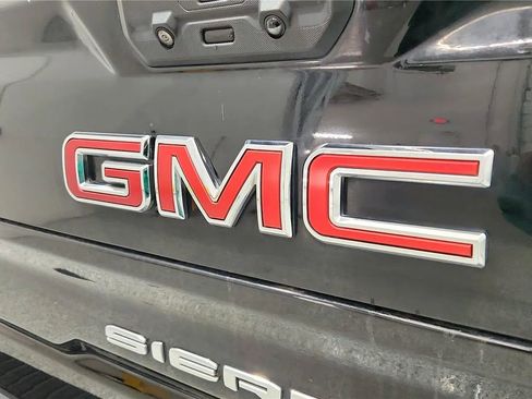 Used 2023 GMC Sierra 1500 SLT w/ SLT Premium Plus Package AWD/4WD image 17