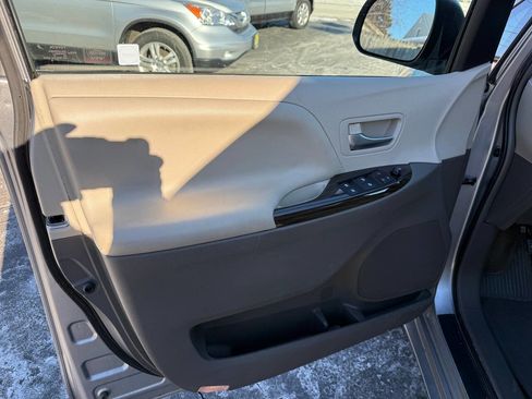 Used 2015 Toyota Sienna XLE Premium image 8