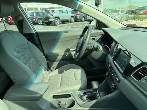 Used 2019 Kia Niro LX FWD image 21