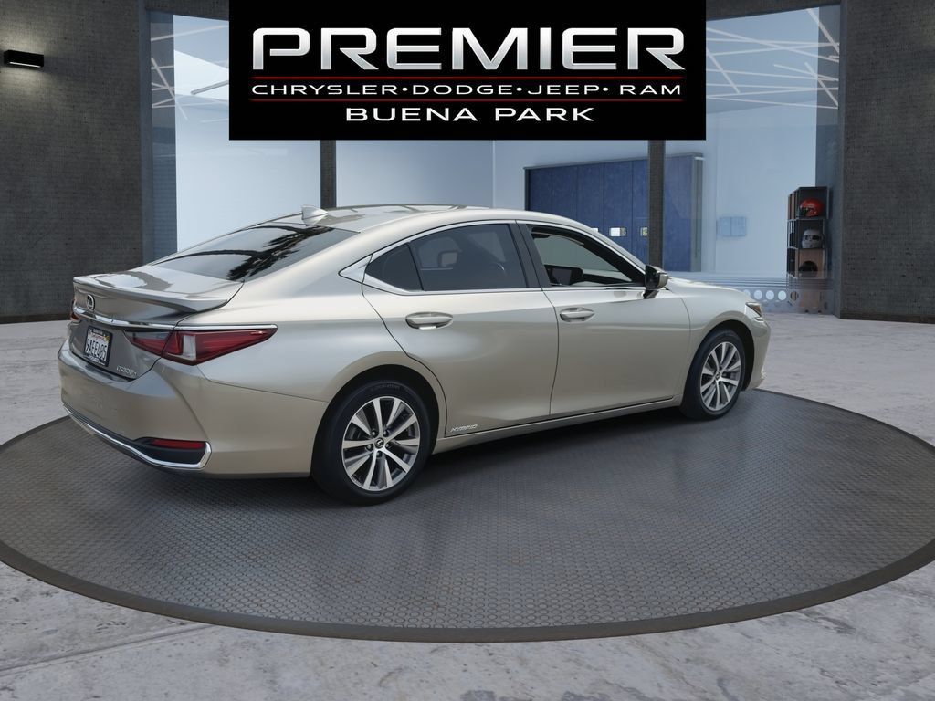 Used 2021 Lexus ES 300h FWD image 8