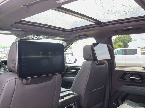 New 2026 GMC Yukon XL AT4 w/ AT4 Premium Plus Package AWD/4WD image 17
