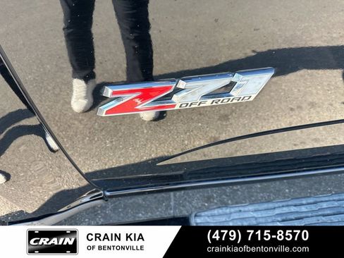 Used 2017 Chevrolet Colorado Z71 w/ Z71 Midnight Edition image 11