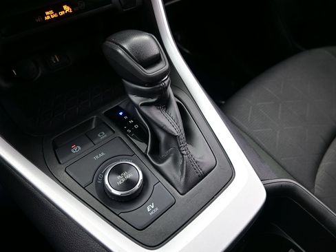 Used 2024 Toyota RAV4 XLE AWD/4WD image 21