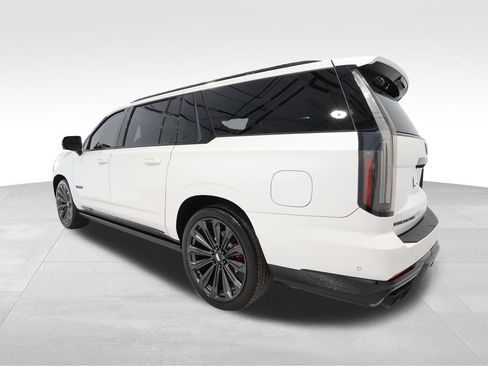 Used 2025 Cadillac Escalade ESV V AWD/4WD image 2