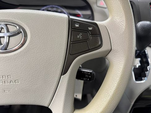 Used 2011 Toyota Sienna LE FWD image 32