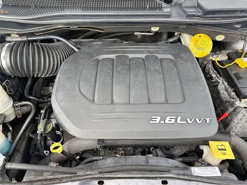 Used 2014 Dodge Grand Caravan SXT image 25