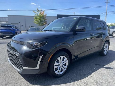 Used 2023 Kia Soul LX FWD image 3