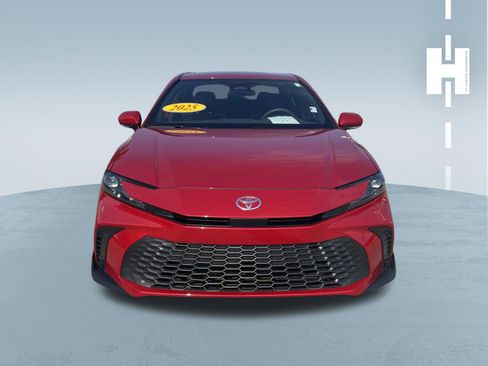 Used 2025 Toyota Camry SE FWD image 2