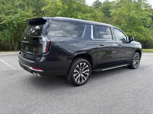 Used 2025 Chevrolet Suburban High Country AWD/4WD image 2