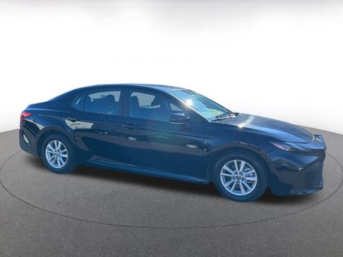 Used 2025 Toyota Camry LE image 13