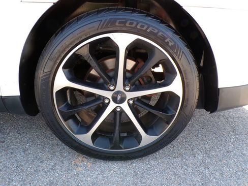 Used 2015 Ford Taurus SEL w/ Equipment Group 201A FWD image 19