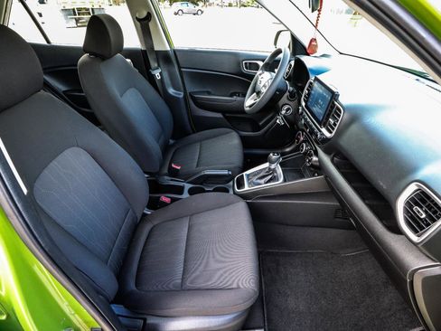 Used 2021 Hyundai Venue SE image 34