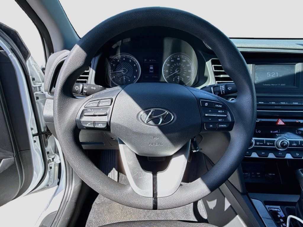 Used 2020 Hyundai Elantra SE w/ Cargo Package (C1) FWD image 14