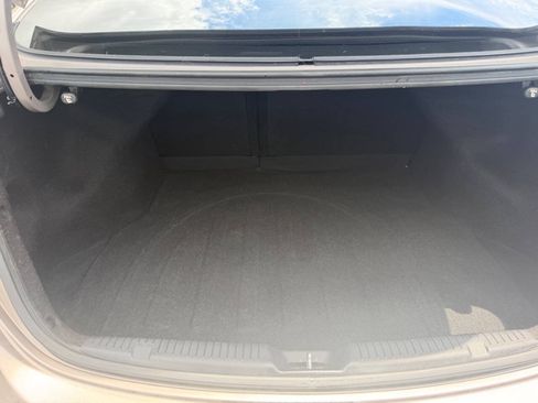 Used 2012 Hyundai Elantra GLS FWD image 9