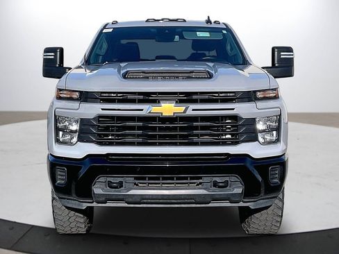 Used 2024 Chevrolet Silverado 2500 Custom w/ Custom Convenience Package image 3