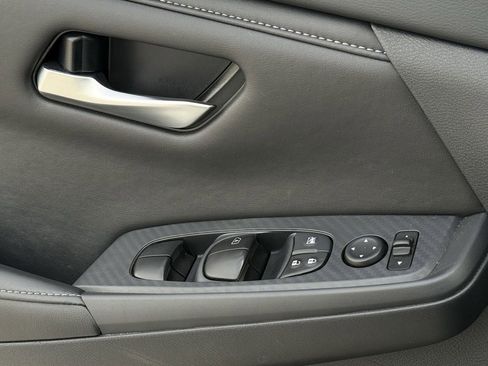 Used 2025 Nissan Sentra SV image 19