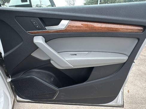 Used 2022 Audi Q5 e Premium image 29