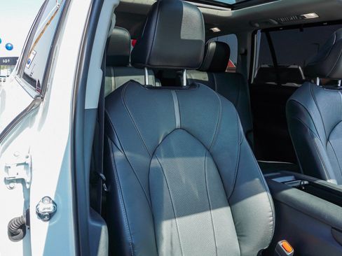 Certified 2025 Toyota Grand Highlander AWD image 28