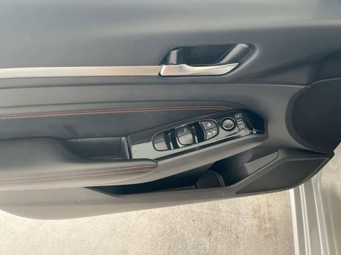 Used 2023 Nissan Altima 2.5 SR image 13