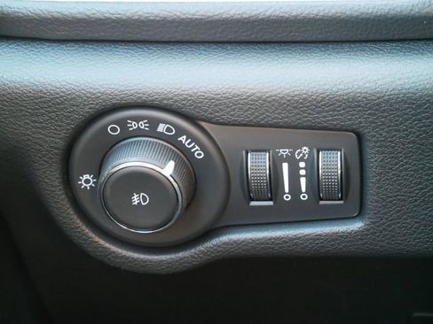 New 2026 Chrysler Pacifica Select image 21