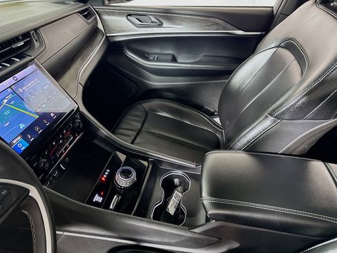 Used 2024 Jeep Grand Cherokee L Limited w/ Luxury Tech Group II image 25