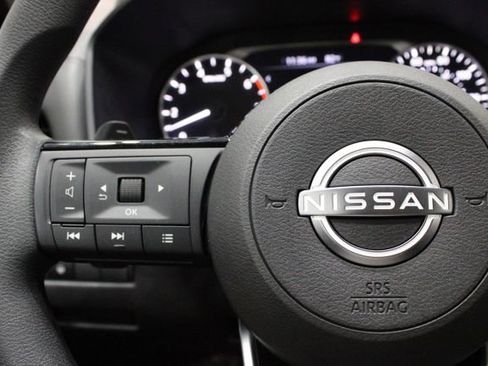 Used 2022 Nissan Rogue SV image 25