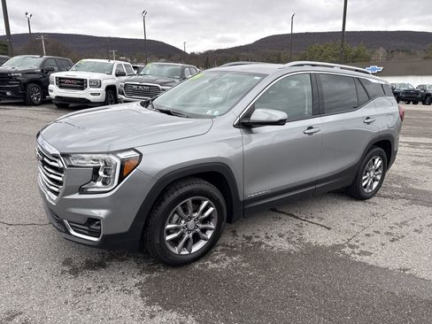 Used 2024 GMC Terrain SLT image 8