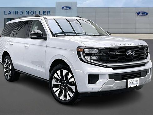 New 2025 Ford Expedition Platinum w/ Driver's Package image 2