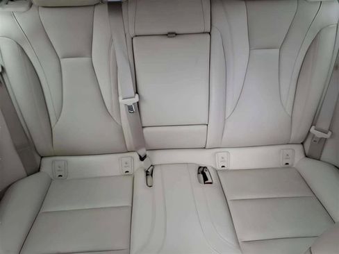 Used 2022 Buick Envision Essence w/ Safety Package image 17