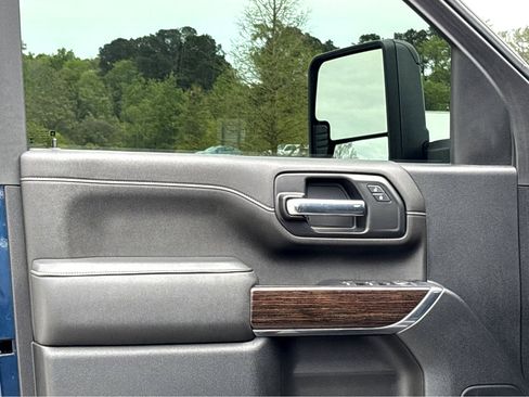 Used 2022 GMC Sierra 2500 SLE w/ SLE Value Package; image 9