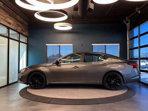 Used 2022 Nissan Altima 2.5 SR w/ Midnight Edition Package image 6