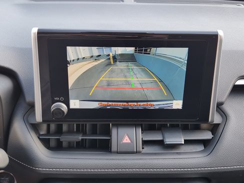 Used 2025 Toyota RAV4 XLE FWD image 12