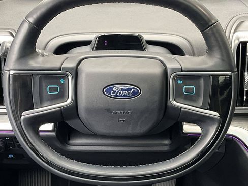 Certified 2025 Ford Expedition Platinum w/ Driver's Package AWD/4WD image 18