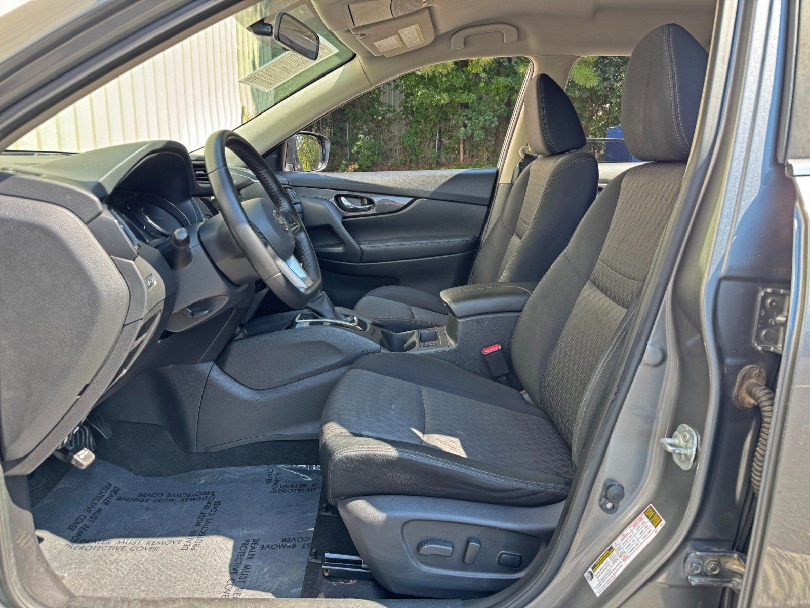 Used 2017 Nissan Rogue SV FWD image 15