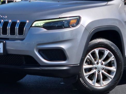 Used 2020 Jeep Cherokee Latitude AWD/4WD image 2