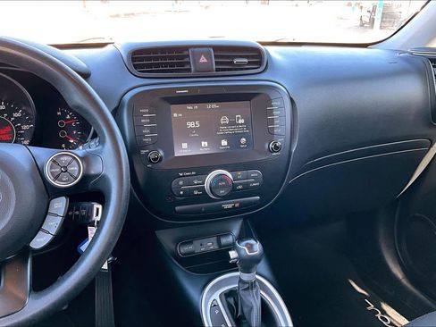 Used 2018 Kia Soul + image 7