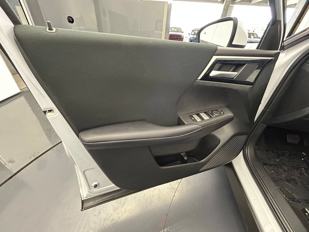 Used 2024 Mitsubishi Outlander ES FWD image 44