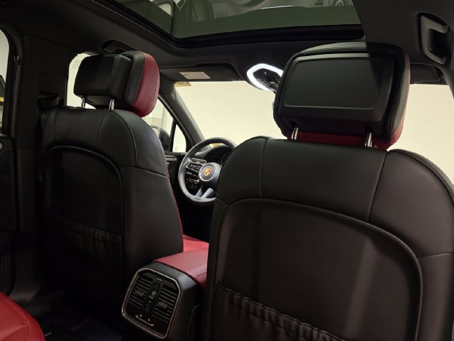 Certified 2026 Porsche Macan AWD/4WD image 26
