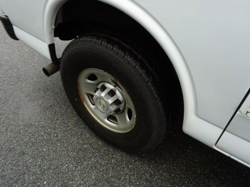 Used 2020 Chevrolet Express 2500 w/ Driver Convenience Package image 3