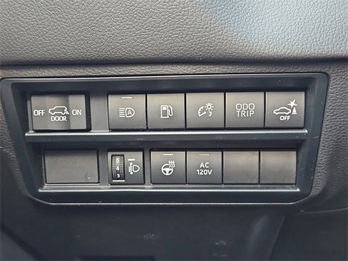 Used 2023 Toyota Sequoia Limited image 31