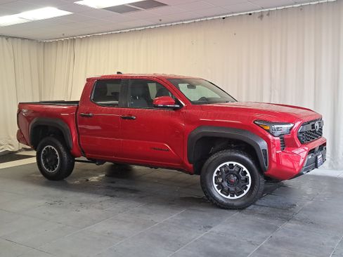 Used 2024 Toyota Tacoma TRD Off-Road image 31