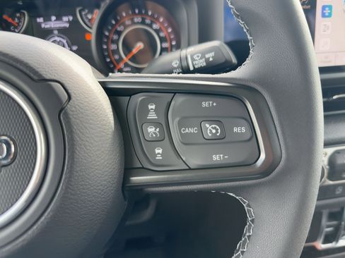 New 2025 Jeep Gladiator Sport AWD/4WD image 17