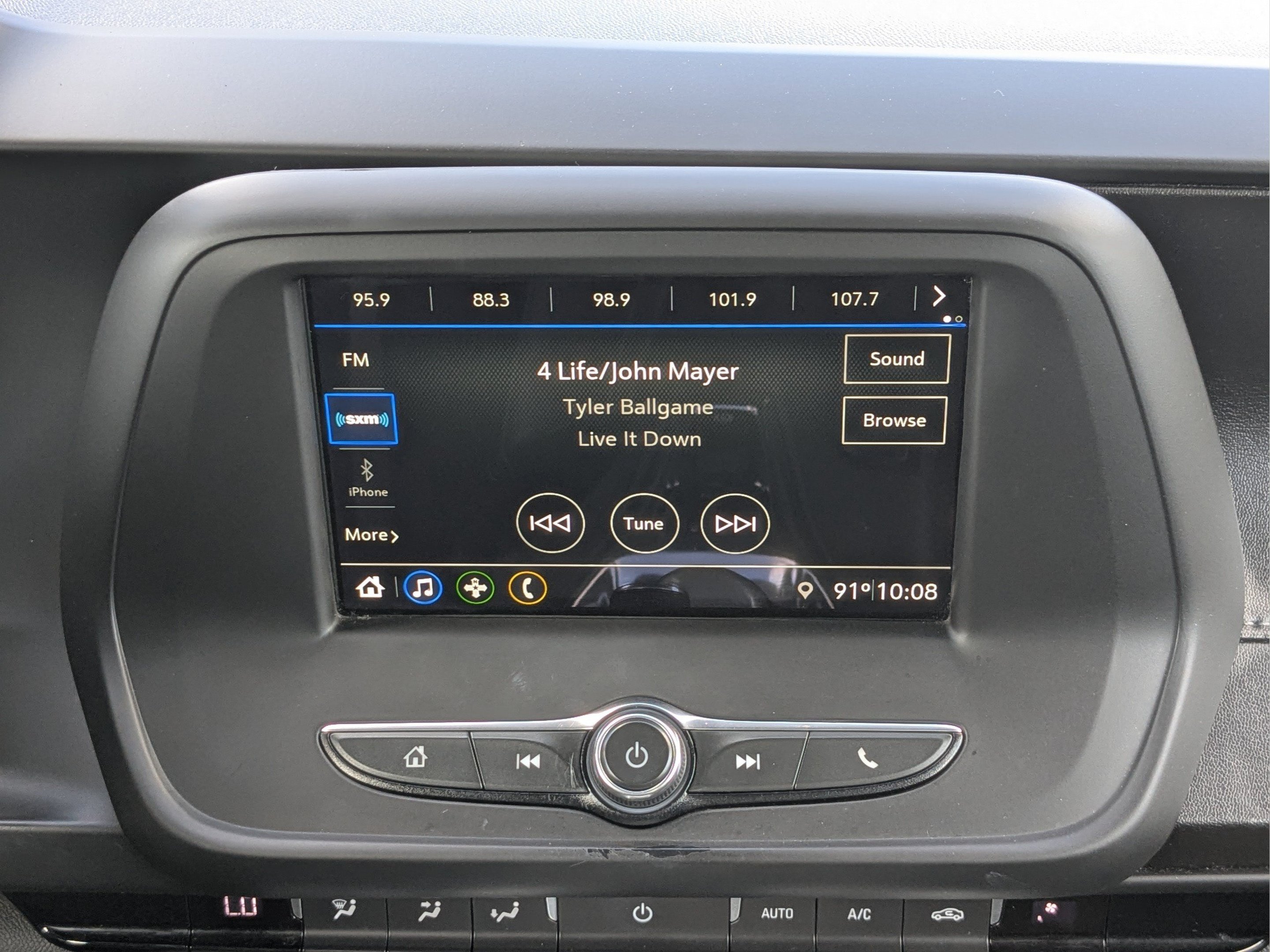 Used 2019 Chevrolet Camaro LT RWD image 18