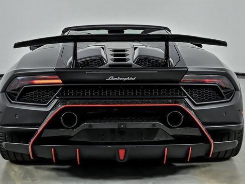 Used 2018 Lamborghini Huracan Performante AWD/4WD image 12
