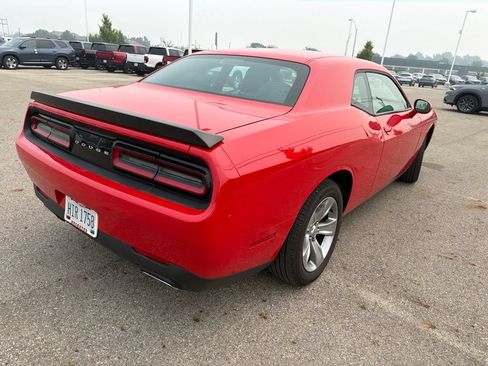 Used 2016 Dodge Challenger SXT RWD image 4